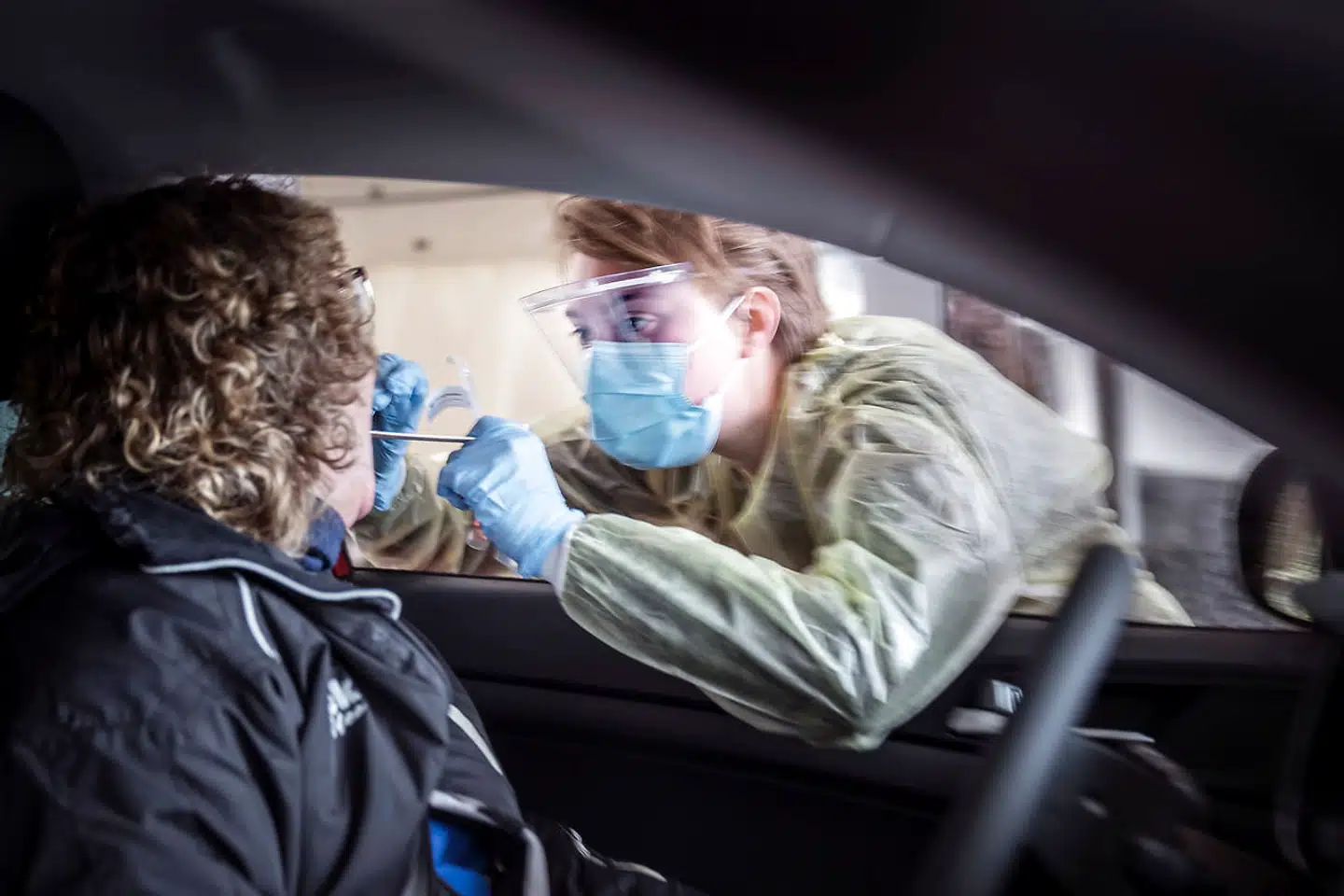 Flere test og coronapassets genopståen begynder måske at vise sig i epidemiovervågningen. I hvert fald synes væksten i epidemien bremset i de nyeste tal fra SSI. Arkivfoto: Thomas Lekfeldt