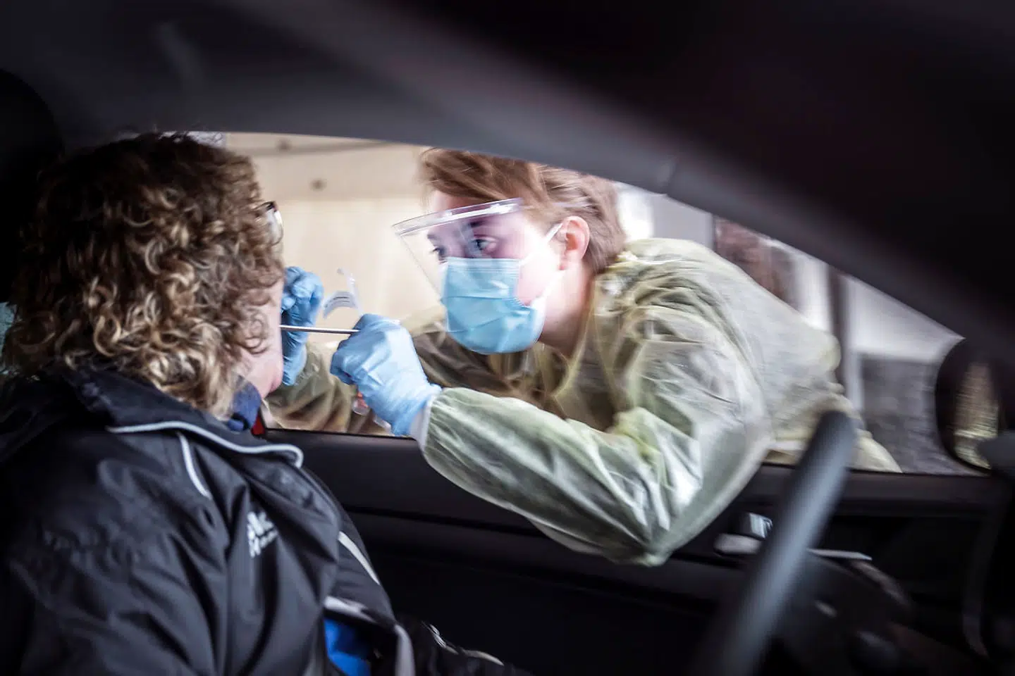 Flere test og coronapassets genopståen begynder måske at vise sig i epidemiovervågningen. I hvert fald synes væksten i epidemien bremset i de nyeste tal fra SSI. Arkivfoto: Thomas Lekfeldt