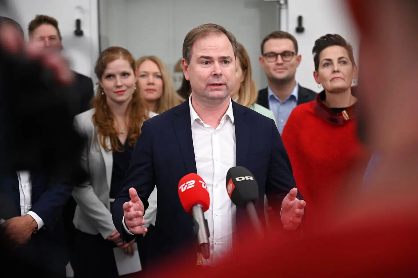 Finansminister Nicolai Wammen, sundhedsminister Magnus Heunicke, fungerende beskæftigelsesminister Mattias Tesfaye samt repræsentanter fra SF, Radikale, Enhedslisten, Alternativet og Kristendemokraterne præsenterer delaftale til finansloven om en coronavinterpakke.