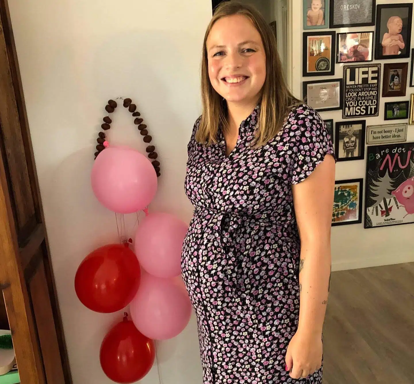 Karoline er igen gravid og venter en datter til januar 2022. Foto: Privat.