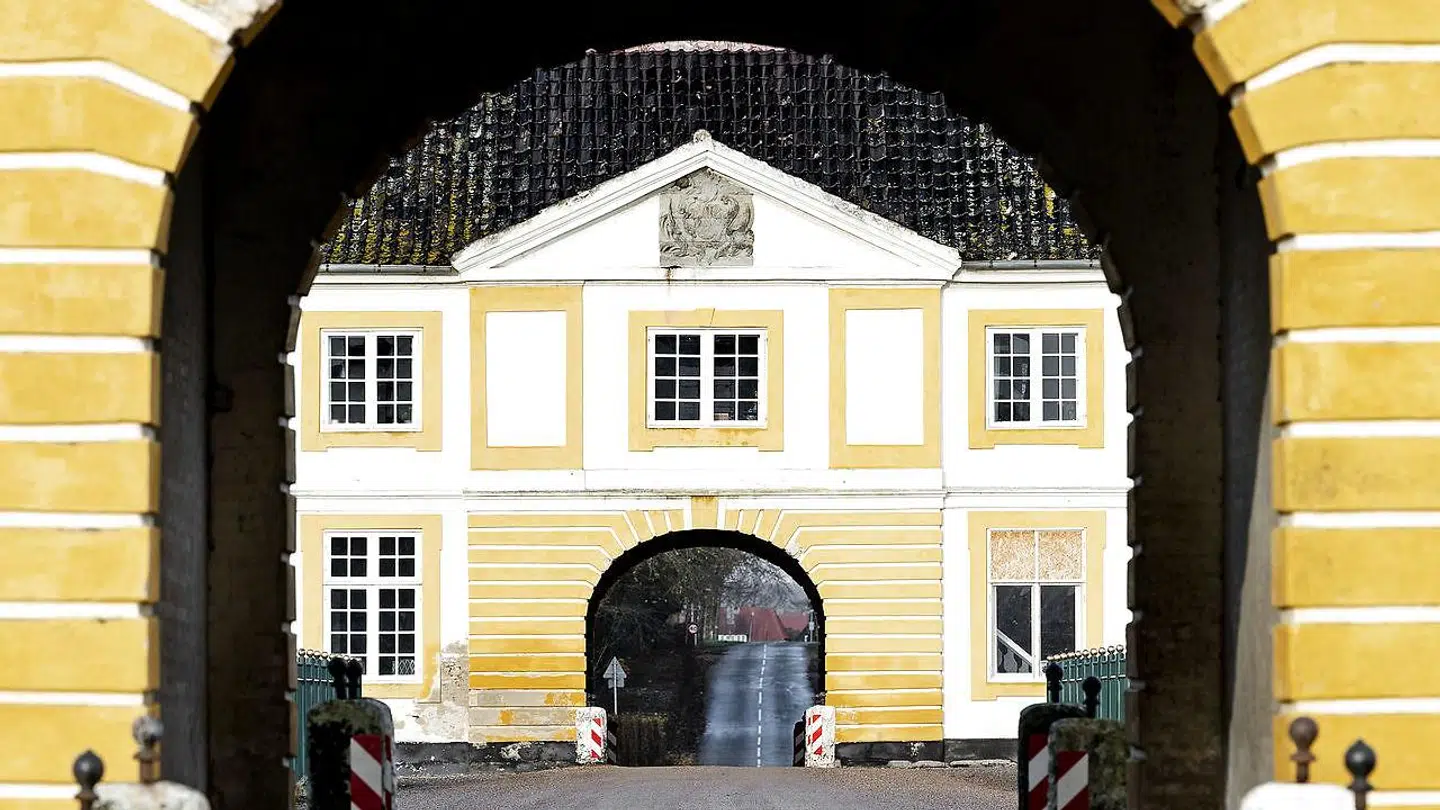 Der er mange bygninger at vedligeholde på Valdemars Slot.