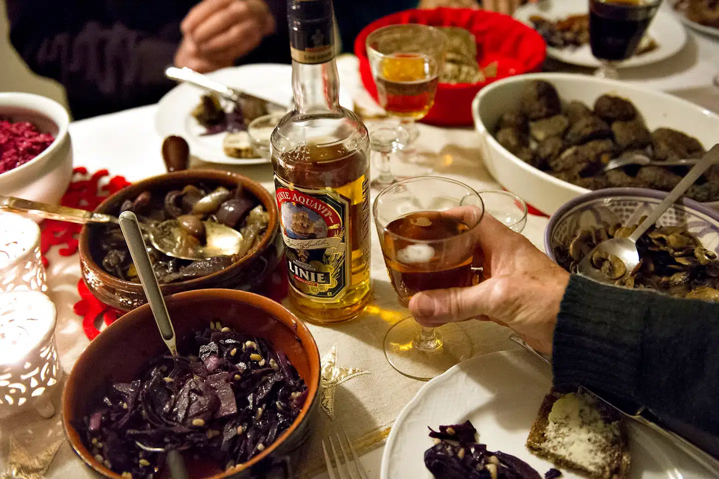 Med nye restriktioner kan danskernes julefrokoster være i fare. Det vil gå hårdt udover en række virksomheder og brancher, der også led sidste vinter. Men i det samlede billede for hele den danske økonomi og danskernes jobfest vil det ikke betyde det store. Arkivfoto: Jens Nørgaard Larsen/Ritzau Scanpix