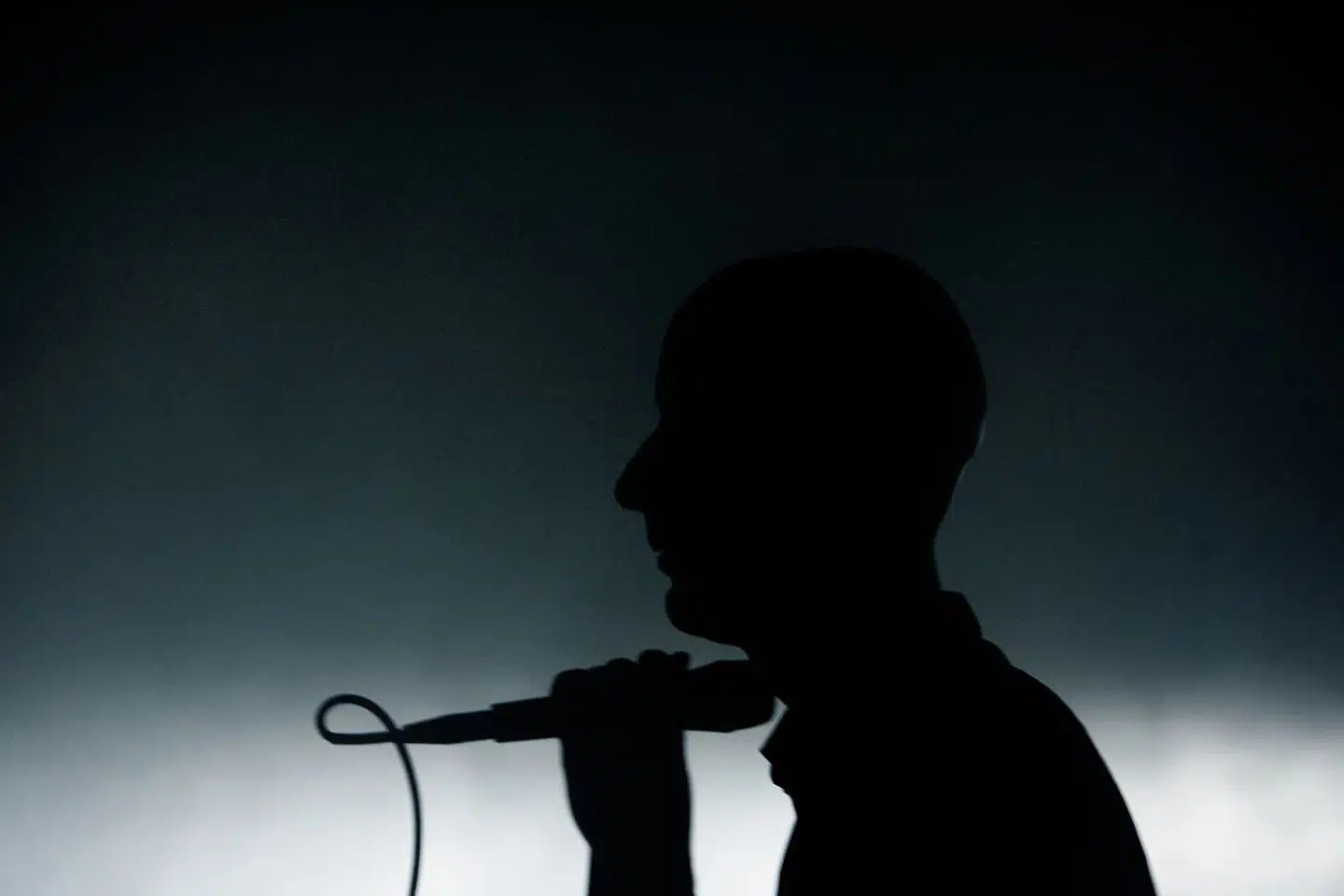 Den omstillingsparathed, de hårdt ramte branche flere gange har vist, bliver desværre ikke afspejlet i myndighedernes brug af restriktioner, der kører efter det samme design som i 2020, mener Eva Svavars. Arkivfoto fra en koncert med bandet Loveshop på spillestedet Gimle i Roskilde, hvor Eva Svavars er bestyrelsesmedlem