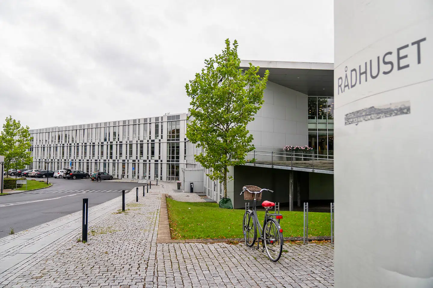 »Det var en sag, der fyldte i alle budgetforhandlinger mere eller mindre, fordi den var så tung økonomisk. Den skilte også vandene. Den har fyldt økonomisk, men også politisk, fordi vi ikke kunne finde fælles forståelse,« siger Bent Jørgensen (V), der som tidligere gruppeformand for Venstre i Roskilde har været med til flere forhandlinger om Roskildes nye svømmehal.