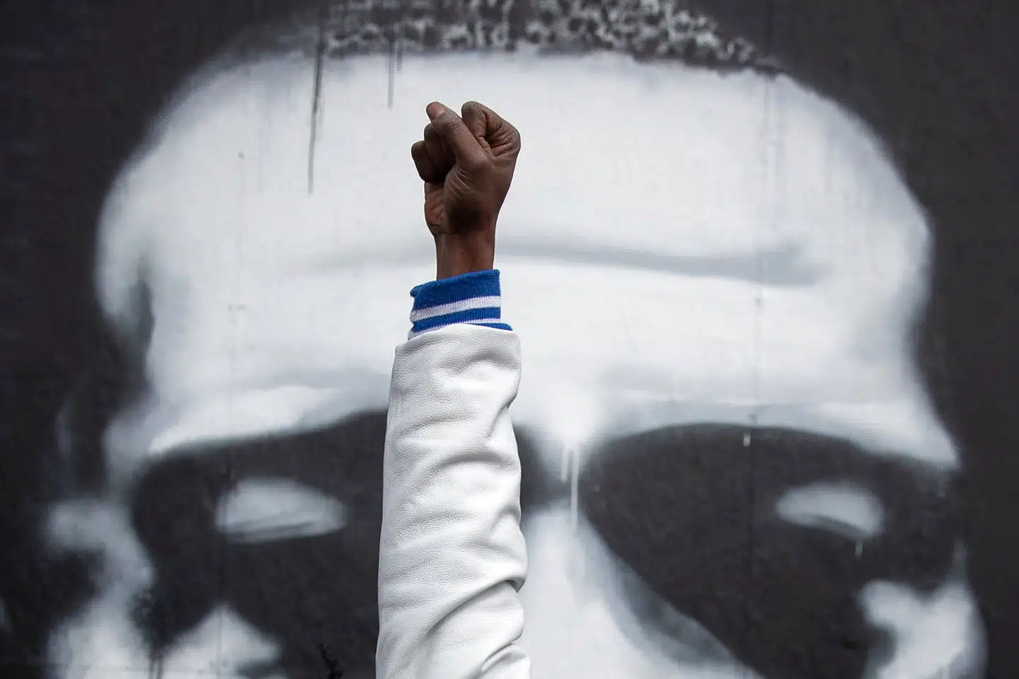 »Det kan gå galt for dig, hvis du forsøger at signalere wokeisme uden rigtigt at have forstået, hvad det drejer sig om. Et grelt eksempel er det spanske postvæsen. Det er blevet woke, gider ikke dele breve ud mere og vil hellere markere årsdagen for George Floyds død med en serie frimærker i ... hudfarver,« skriver professor Nicolai Foss.