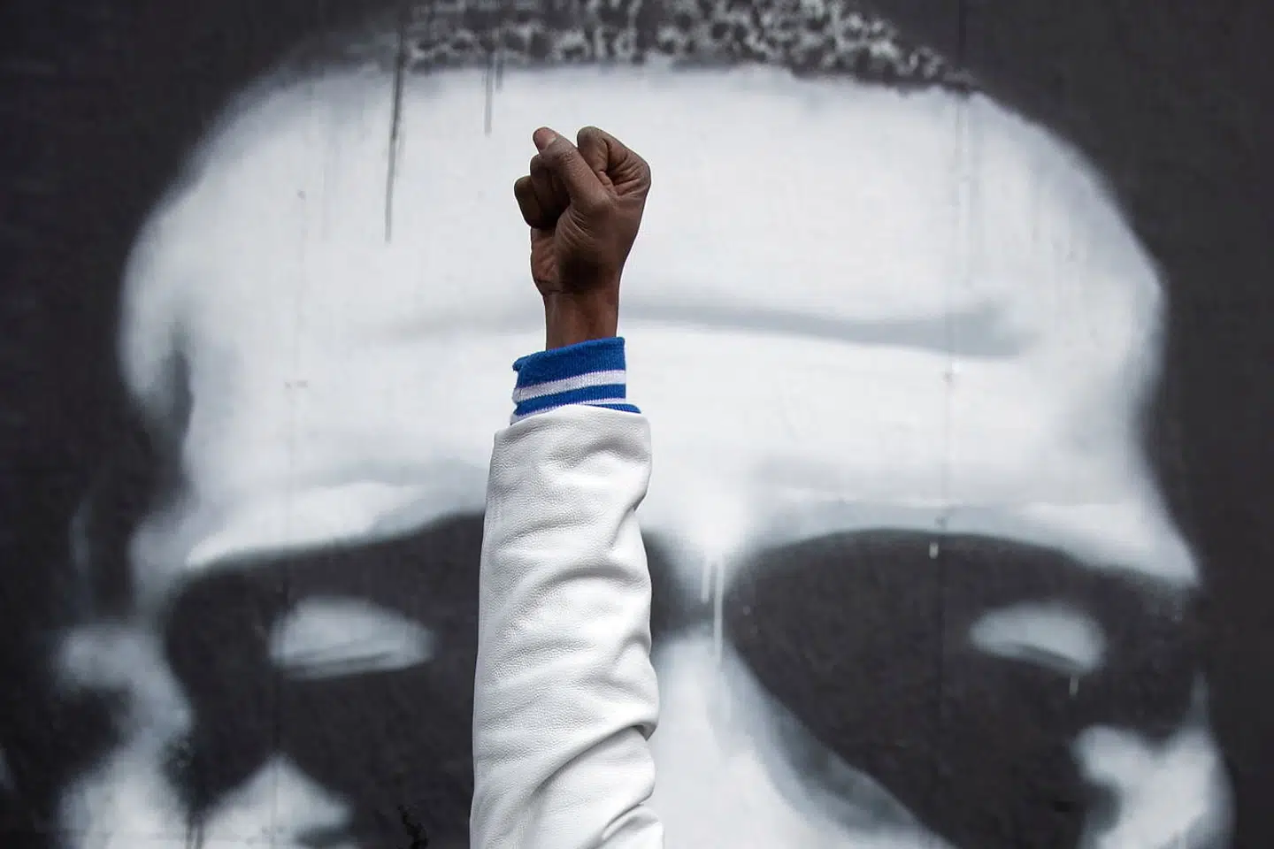 »Det kan gå galt for dig, hvis du forsøger at signalere wokeisme uden rigtigt at have forstået, hvad det drejer sig om. Et grelt eksempel er det spanske postvæsen. Det er blevet woke, gider ikke dele breve ud mere og vil hellere markere årsdagen for George Floyds død med en serie frimærker i ... hudfarver,« skriver professor Nicolai Foss.