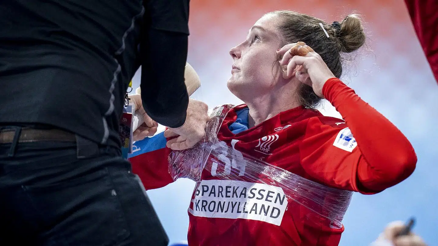 Rikke Iversen nåede lige at blive nervøs, men fik hurtigt konstateret, at skulderen var okay.