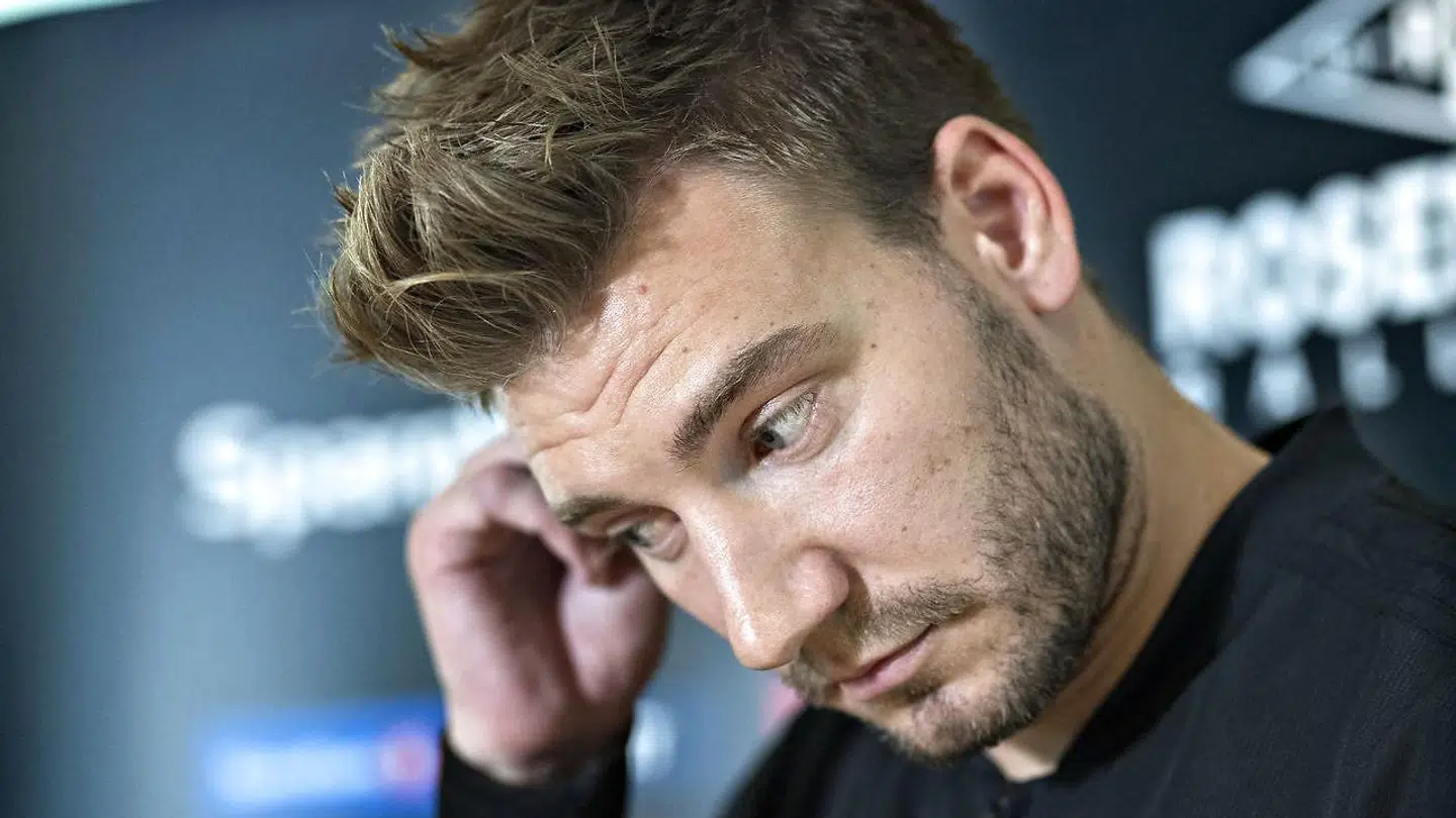 Nicklas Bendtner på tirsdagens pressemøde om voldssagen.