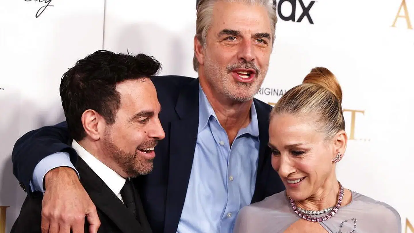 Tre af 'And Just Like That'-skuespillerme Mario Cantone, Chris Noth, og Sarah Jessica Parker.