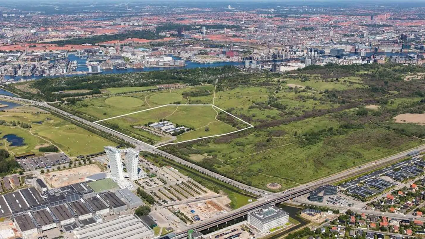 I området indtegnet med hvidt skal den kommende Fælledby på Amager Fælled opføres. Illustration: By & Havn