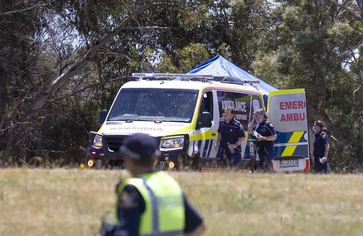 Også ambulancer kom hurtigt til Hillcrest Primary School.