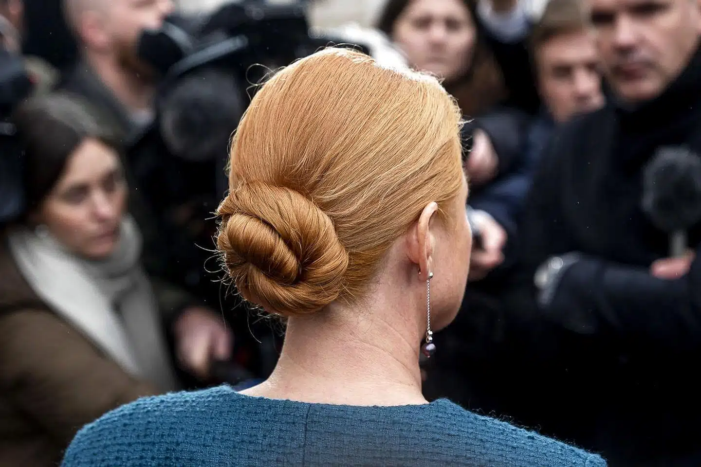 »Konklusionen er derfor, at hvor Tamilsagen var en besked til embedsværket om at stramme op, så er denne dom en meget klar meddelelse til fremtidige regeringer. Det, I siger, vil blive taget alvorligt af Rigsretten, også selvom I mener, at det 'bare er politik', og hvis embedsværket siger, at noget, I gør, er ulovligt, så skal I lytte,« skriver Leif Donbæk.