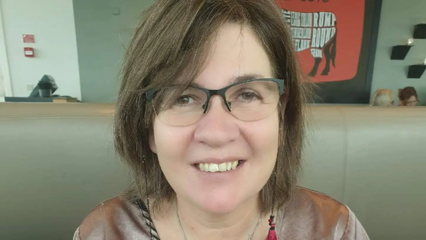 58-årige Alexandra Hansen skal testes flere gange om ugen for at kunne passe sit arbejde, da hun ikke er vaccineret mod coronavirus. (Privatfoto)