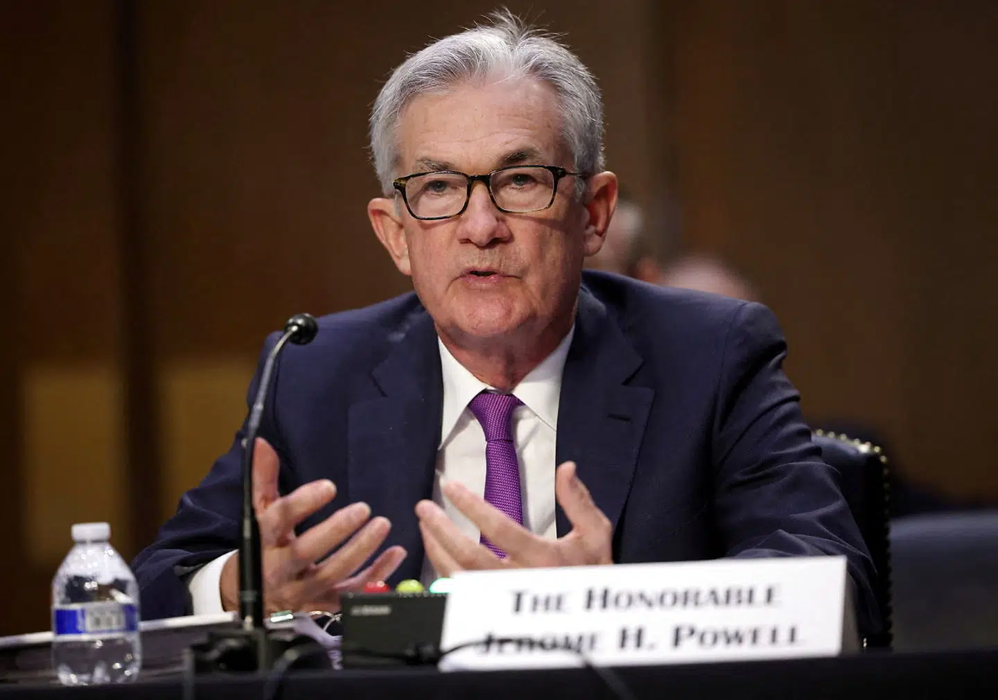 Chefen for den amerikanske centralbank, Jerome Powell, har erkendt, at inflationen er for høj, og at renterne skal stige. Men først skal opkøbsprogrammet nedtrappes.