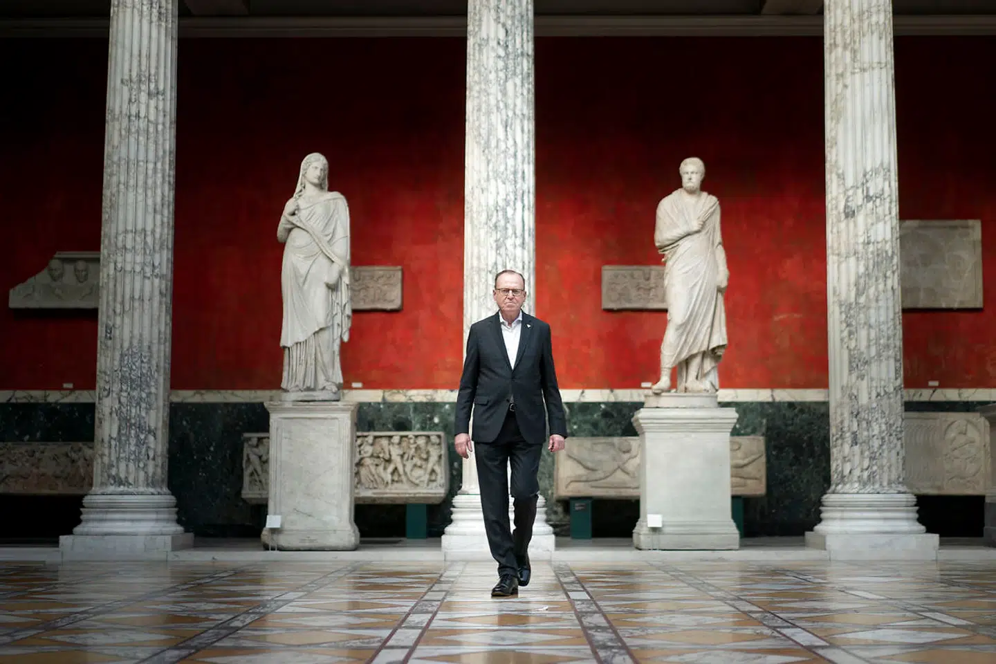 Flemming Besenbacher ses her i en del af arven efter Carlsbergfamilien, nemlig Ny Carlsberg Glyptotek, som rummer den private kunstsamling fra Carl Jacobsen, søn af bryggeriets grundlægger, brygger J.C. Jacobsen.