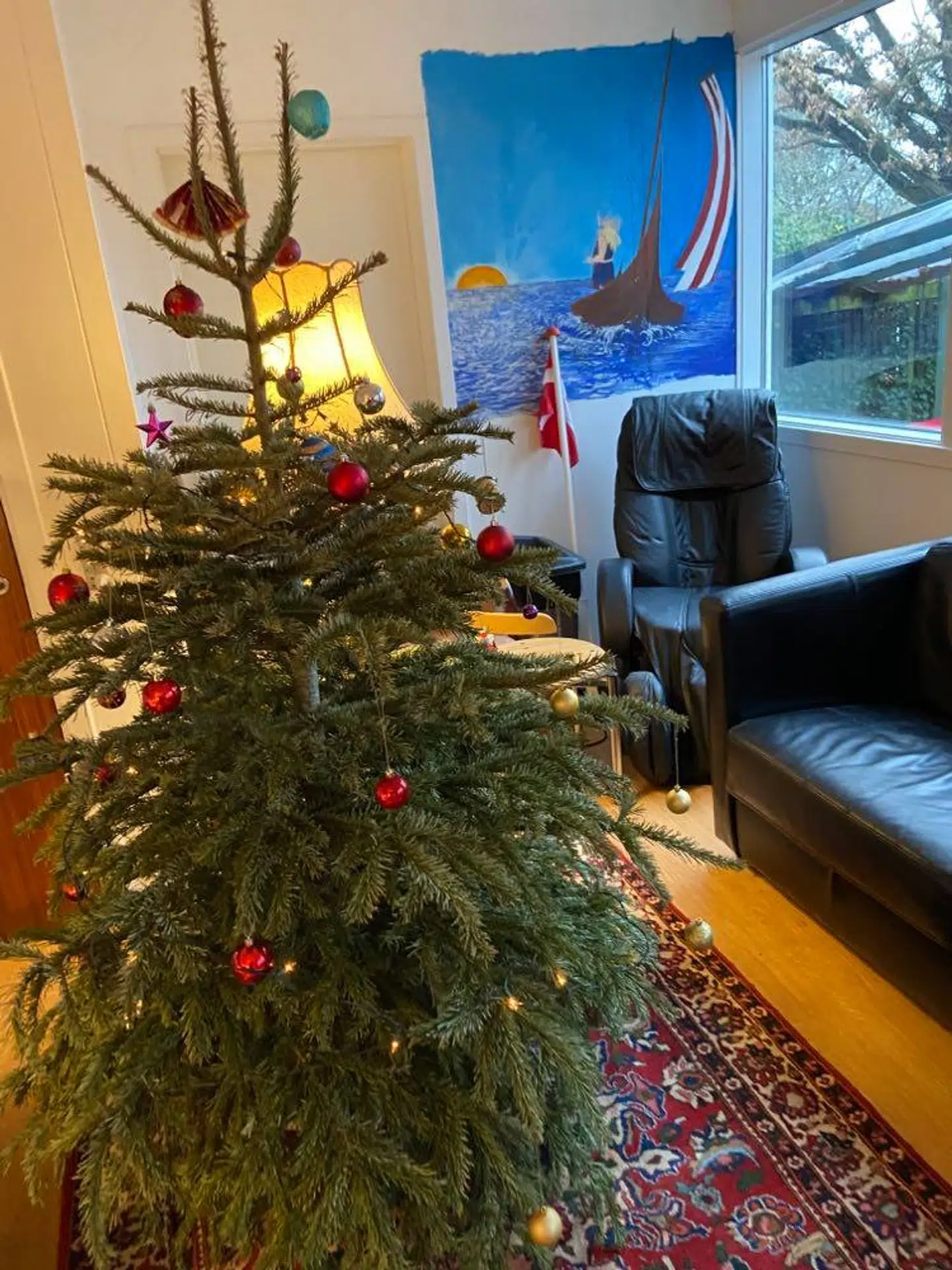 Selvom gaverne nu er væk, skal værestedet stadig holde jul for 35 personer og julestemningen prøver de at bevare. Foto: Privat.