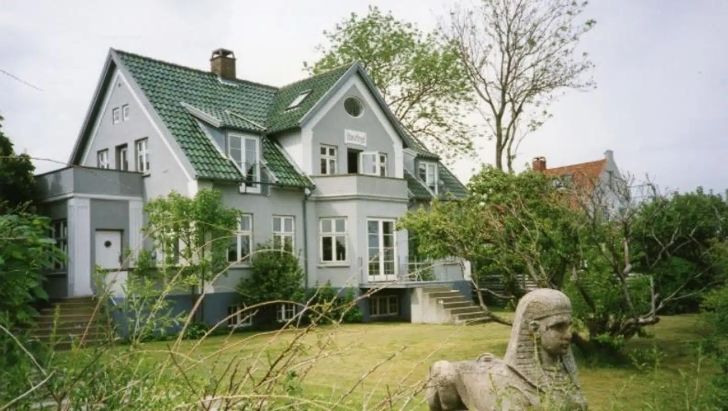 Billede taget af Badevej 13 i 2002.