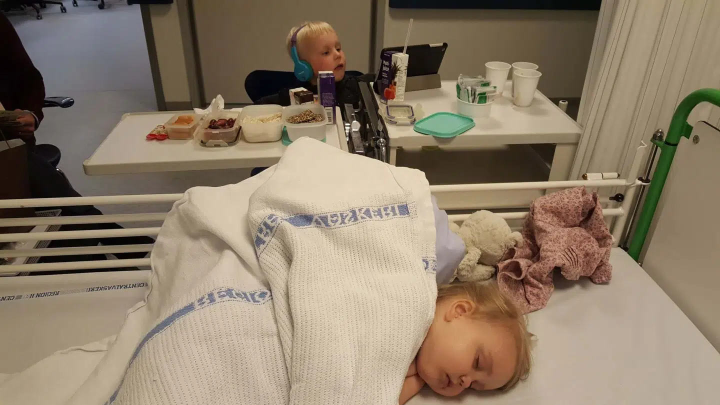 Laura var på Rigshospitalet dagligt, mens hun modtog strålebehandling. Nu kommer hun til tjek hver fjerde uge.
