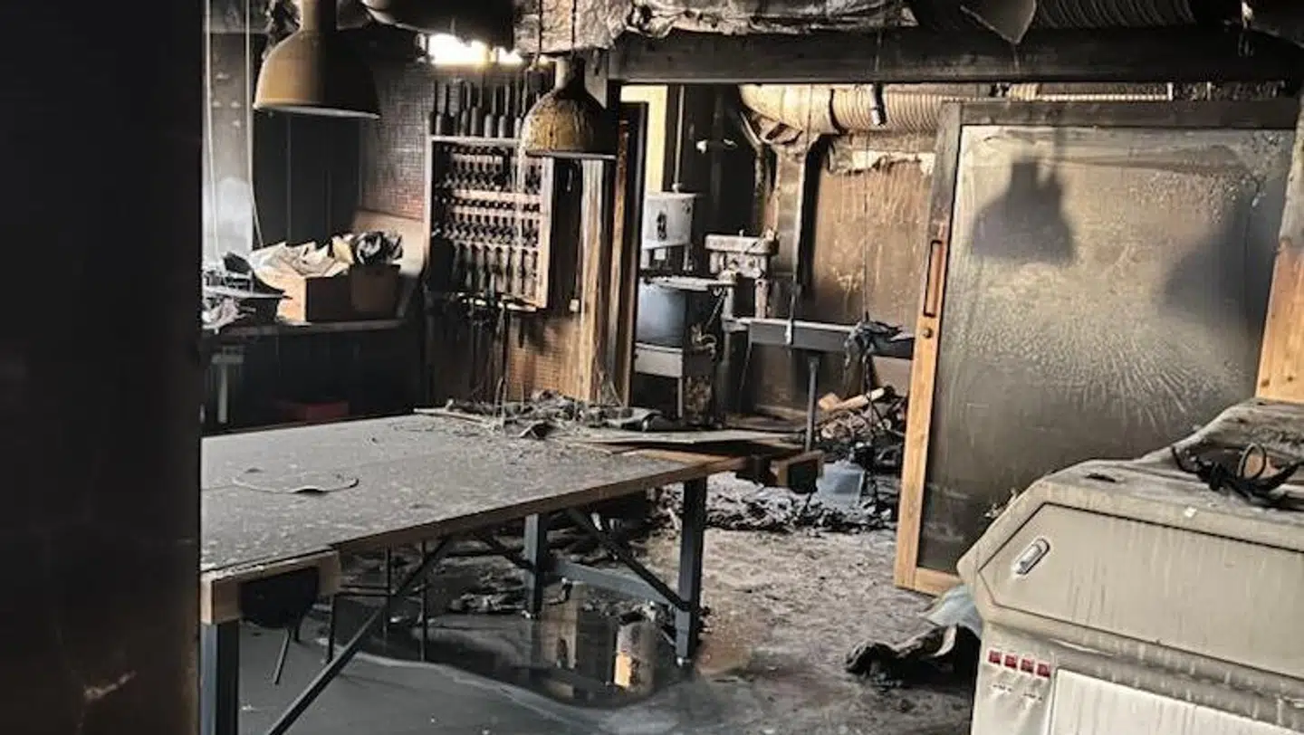 Bomberøret blev smidt ind i et sløjdlokale.