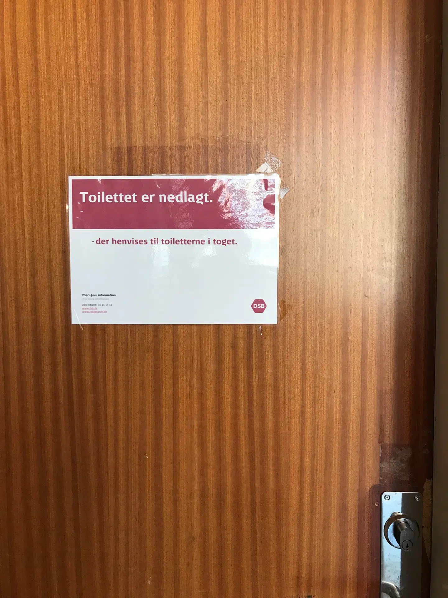 Helle Jensen mødte dette skilt, da hun i sommer ville have benyttet toilettet på Tinglev Station. Privatfoto