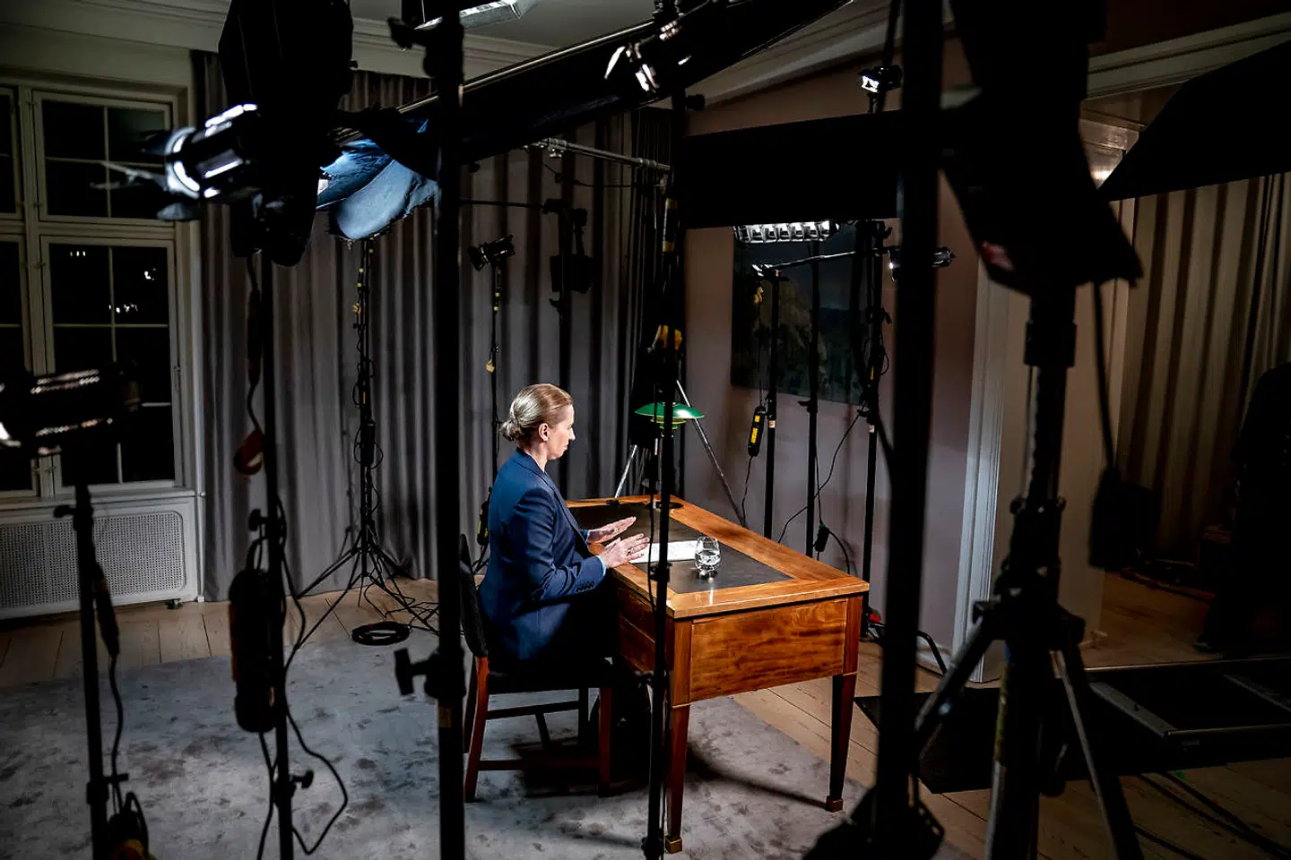 Statsminister Mette Frederiksen (S) umiddelbart før, hun holdt sin nytårstale på Marienborg i Kongens Lyngby, hvori hun lancerede regeringens ambition om at indføre en ny ældrelov uden unødvendigt bureaukrati.