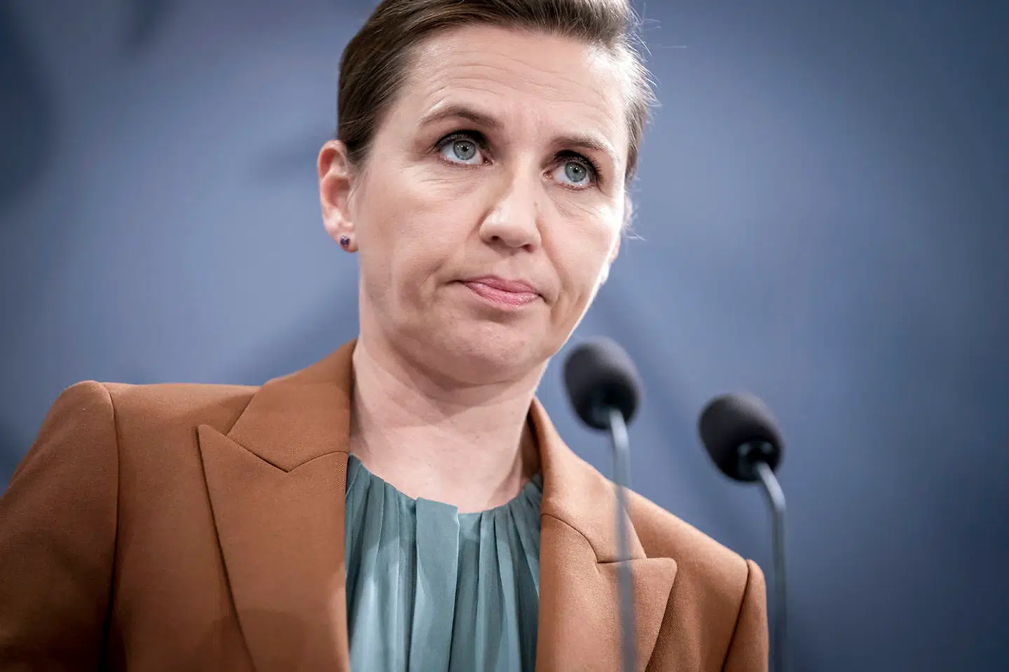 Igen-igen kommer de Radikale med krav til en kommende regering. Ogifølge Børsens politiske korrespondent er det forsøg på selv at presse sig ind i en regering. Men ifølge Børsens politiske korrespondent bliver det mødt af hovedrysten i Statsministeriet; »Mette Frederiksen vil hellere spise sushi end at gå i regering med De Radikale«.