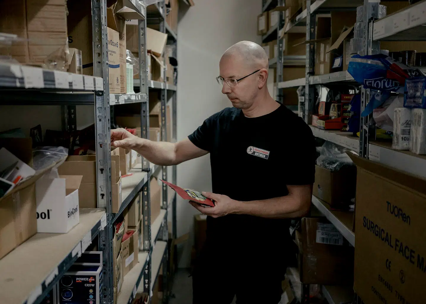 At preppe, eller forberede sig, er blevet en stor ting i Sverige. Pandemien har fået flere til at erkende, at man skal kunne klare sig selv. Netop nu ryger der mange julegaver over disken i Fredrik Qvarnströms butik.