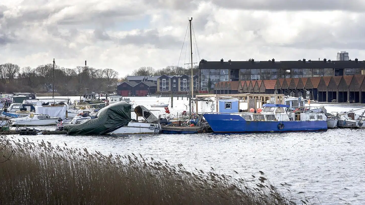 Arkivfoto af bådene i Fredens Havn.
