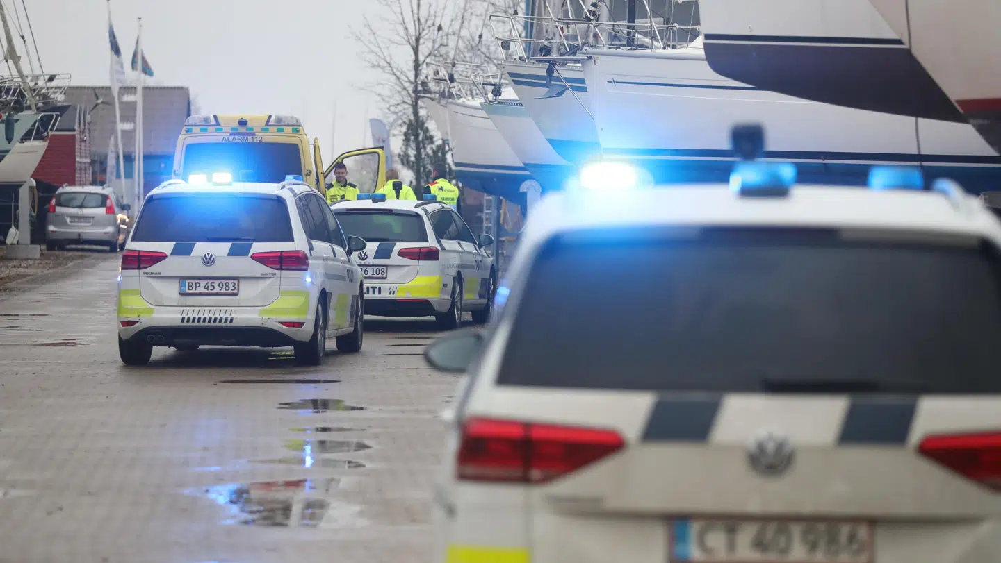 Fredag formiddag rykkede politi og beredskab ud til Refshalevej på Amager, hvor der var meldinger om en person i vandet.