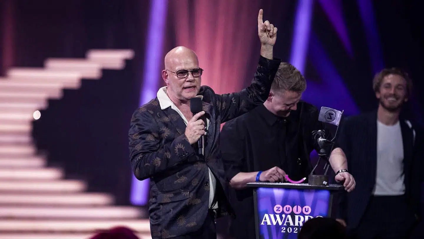 Da han skulle takke for prisen som 'Årets par' med Martin Jensen til Zulu Awards 2021, fik en tydeligt beruset Thomas Blachman blandt meget andet sagt: 'Tessa, jeg står i telefonbogen. Kom og knald mig og min elskede'.