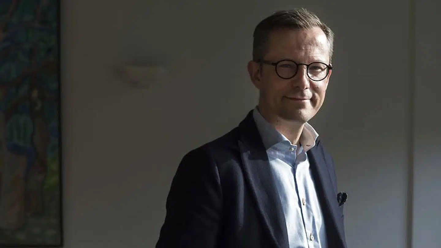 Lars Storr-Hansen, adm. direktør for Dansk Byggeri, mener, at poliktikerne er uansvarlige, idet de ikke prioriterer reformer, mens landet og borgerne befinder sig i de gode tider.