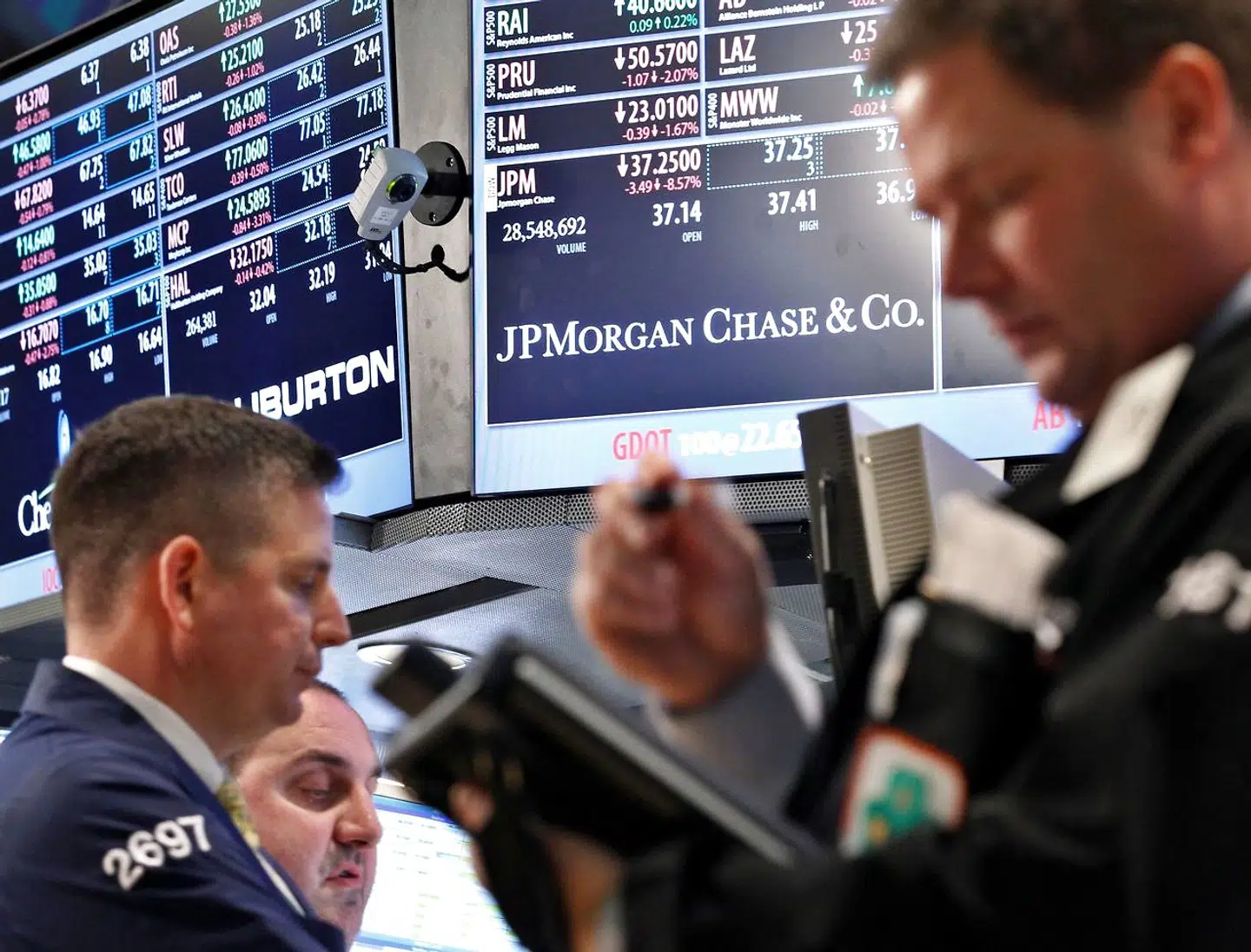 Den amerikanske storbank J.P. Morgan slog analytikernes forventninger både på omsætning og indtjening. Alligevel faldt aktien, hvilket viser, hvor meget der skal til for at begejstre investorerne i øjeblikket.