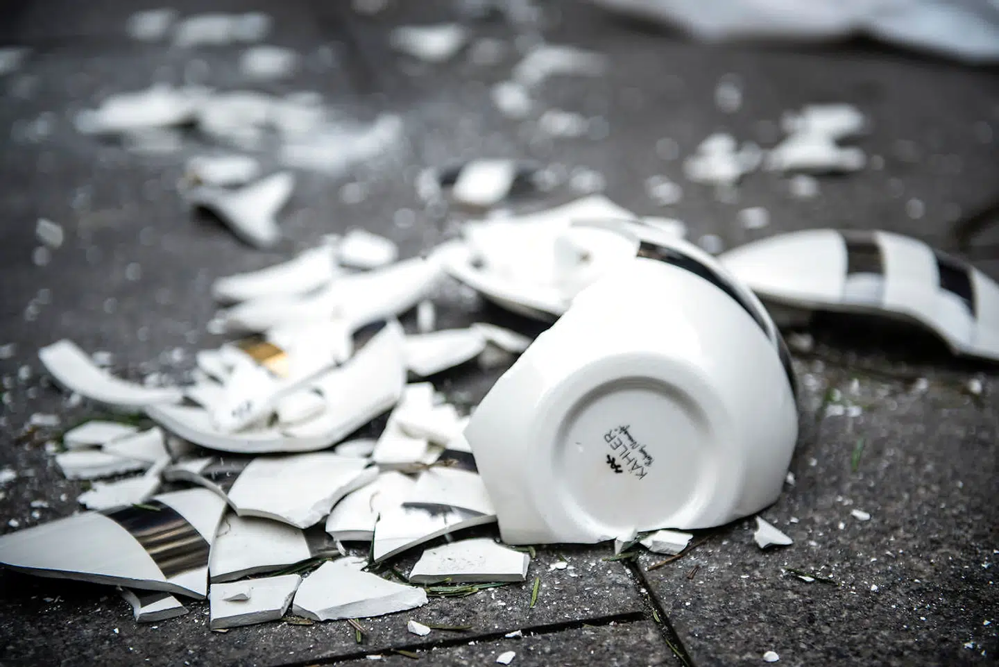 Kähler-vasernes popularitet er svundet ind. Nu er det op til Rosendahl Design Group at føre den 175 år gamle keramikvirksomhed videre.