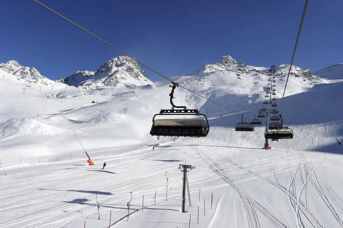 De kommende uger er der højsæson for skiturister i Østrig, som fra mandag lemper indrejsereglerne. (Arkivfoto) Karl-Josef Hildenbrand/Ritzau Scanpix