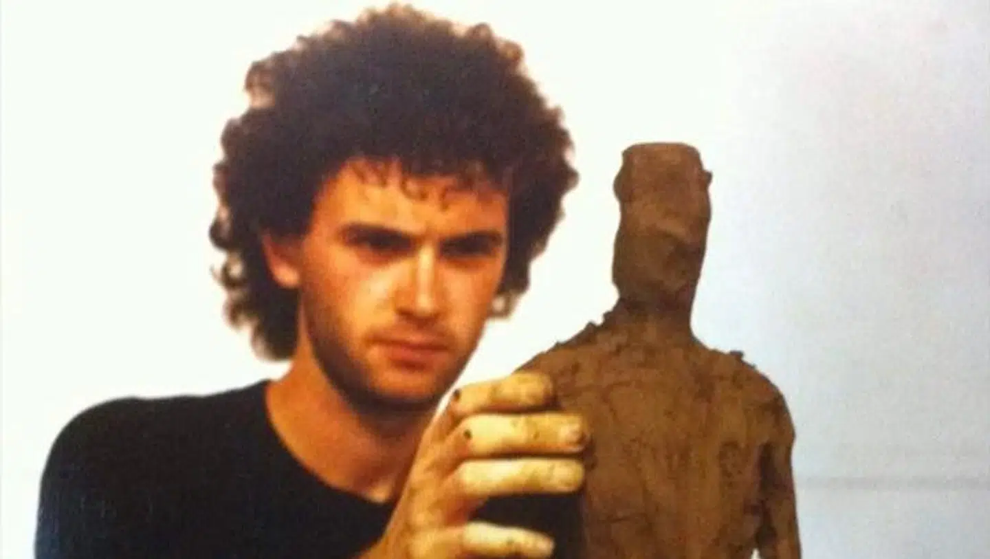 Claus Gade Sørensen studerede kunsthistorie på Aarhus Universitet. 5. april 1994 sad han i kantinen, da Flemming Nielsen stod bag Danmarks første og eneste skoleskyderi.