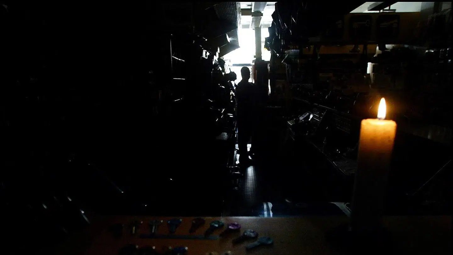 Indbyggerne i den norske landsby Breisfjord har måttet finde stearinlysene frem grundet strømsvigt.