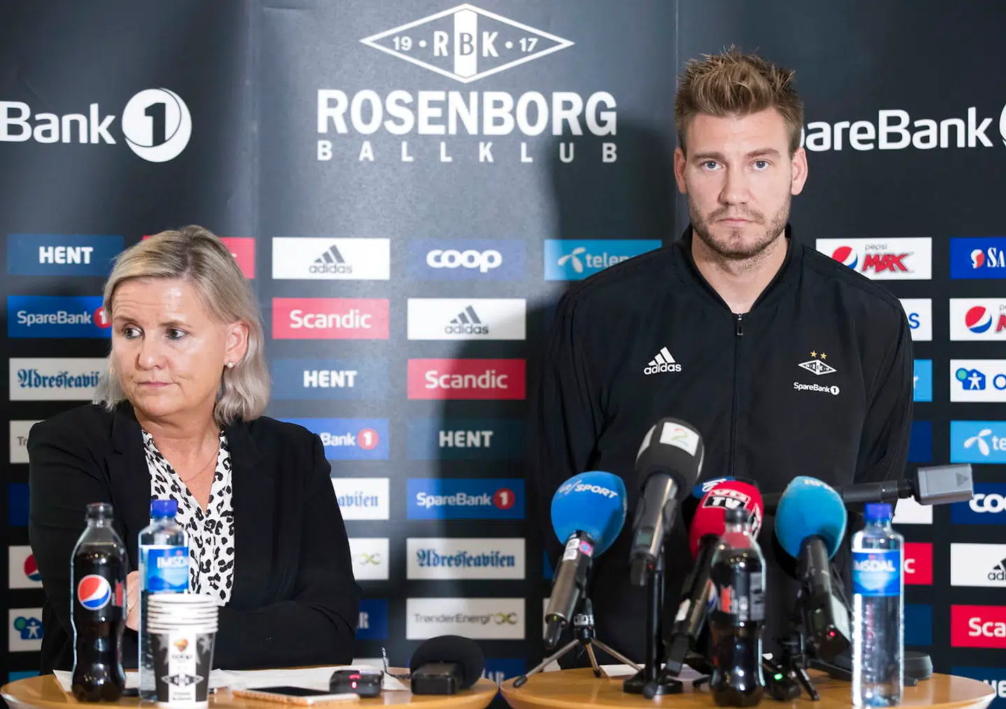Pressemøde i Rosenborg BK om Nicklas Bendtners overfald på en taxachauffør. Han undskyldte over for klubben, sine fans og sine medspillere - men ikke over for chaufføren.