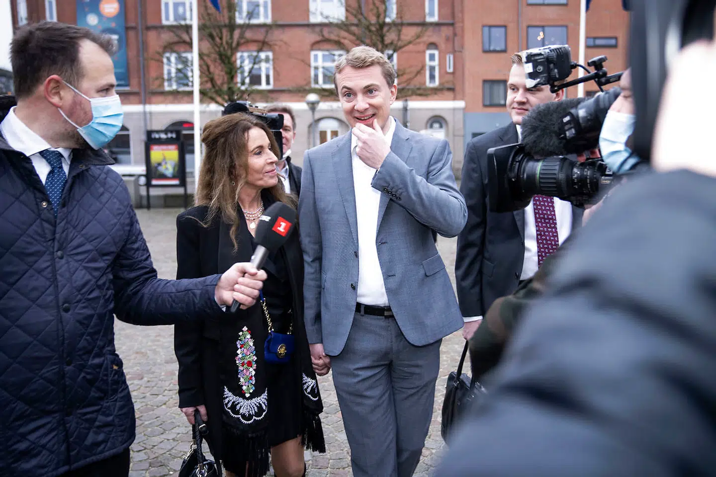 Morten Messerschmidt og Dot Wessman ankommer til Dansk Folkeparti's ekstraordinære årsmøde i Herning søndag den 23. januar 2022. (Foto: Bo Amstrup/Ritzau Scanpix)