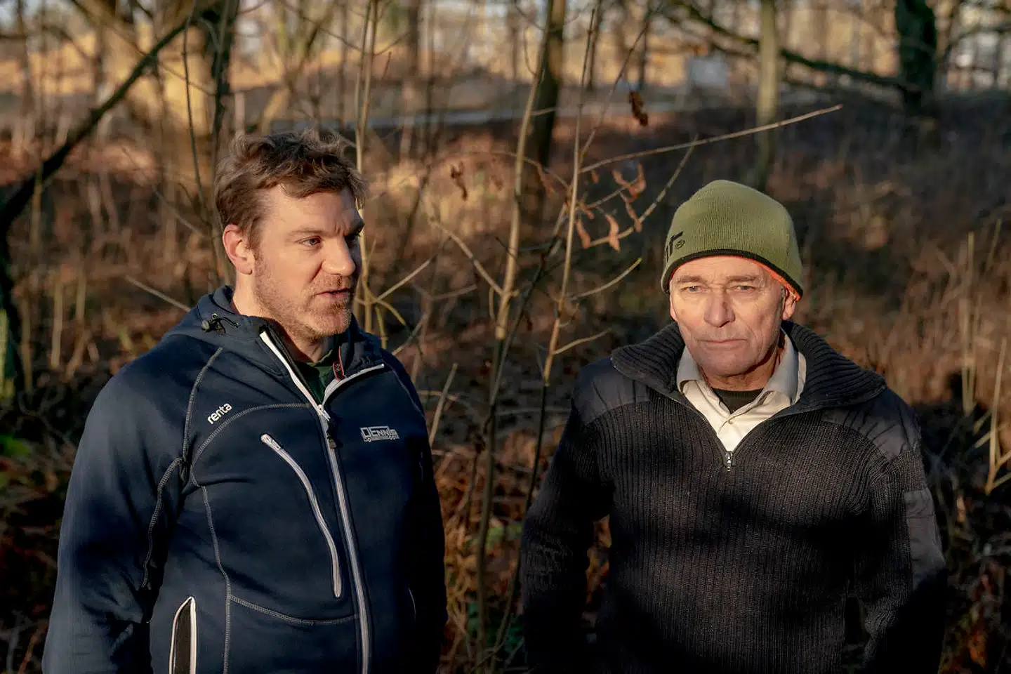 Richard Sjölin (tv.) og Christian Nielsen (th.) er to af de 400 beboere i Brådebæk, der har gjort indsigelser mod en lokalplan, der vil tillade et byggeri, som ifølge dem fælder værdifuld skov og leder urenset spildevand ud i deres private sø.