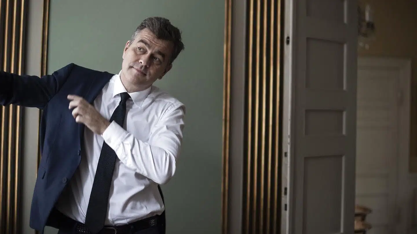 Morten Engelbæk, dansk chef for inkassoselskabet Lowell, er klar til at købe bankernes misligholdte gældsporteføljer, men han vil holde sig væk fra udbyderne af de såkaldte kviklån.