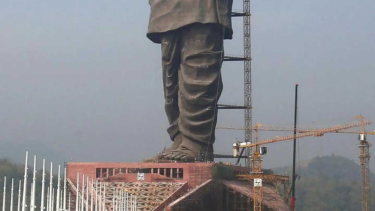 Statuen bliver rejst i Sardar Vallabhbhai Patel hjemdistrikt Gujarat i Indien.