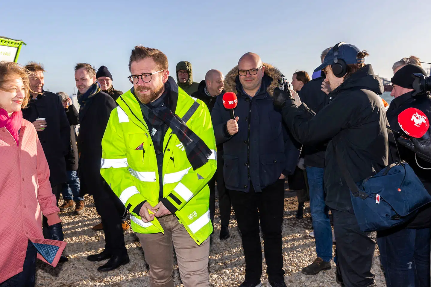 I januar 2022 tog daværende transportminister Benny Engelbrecht (S) det første spadestik til Lynetteholm i Københavns Havn. På byggepladsen på Refshaleøen ville en journalist fra B.T. spørge ind til usikkerheden ved projektets samlede regning, hvilket ministeren ikke ville tale om, før B.T. havde sat sig »grundigt ind i de økonomiske forhold«. Arkivfoto: Martin Sylvest/Ritzau Scanpix
