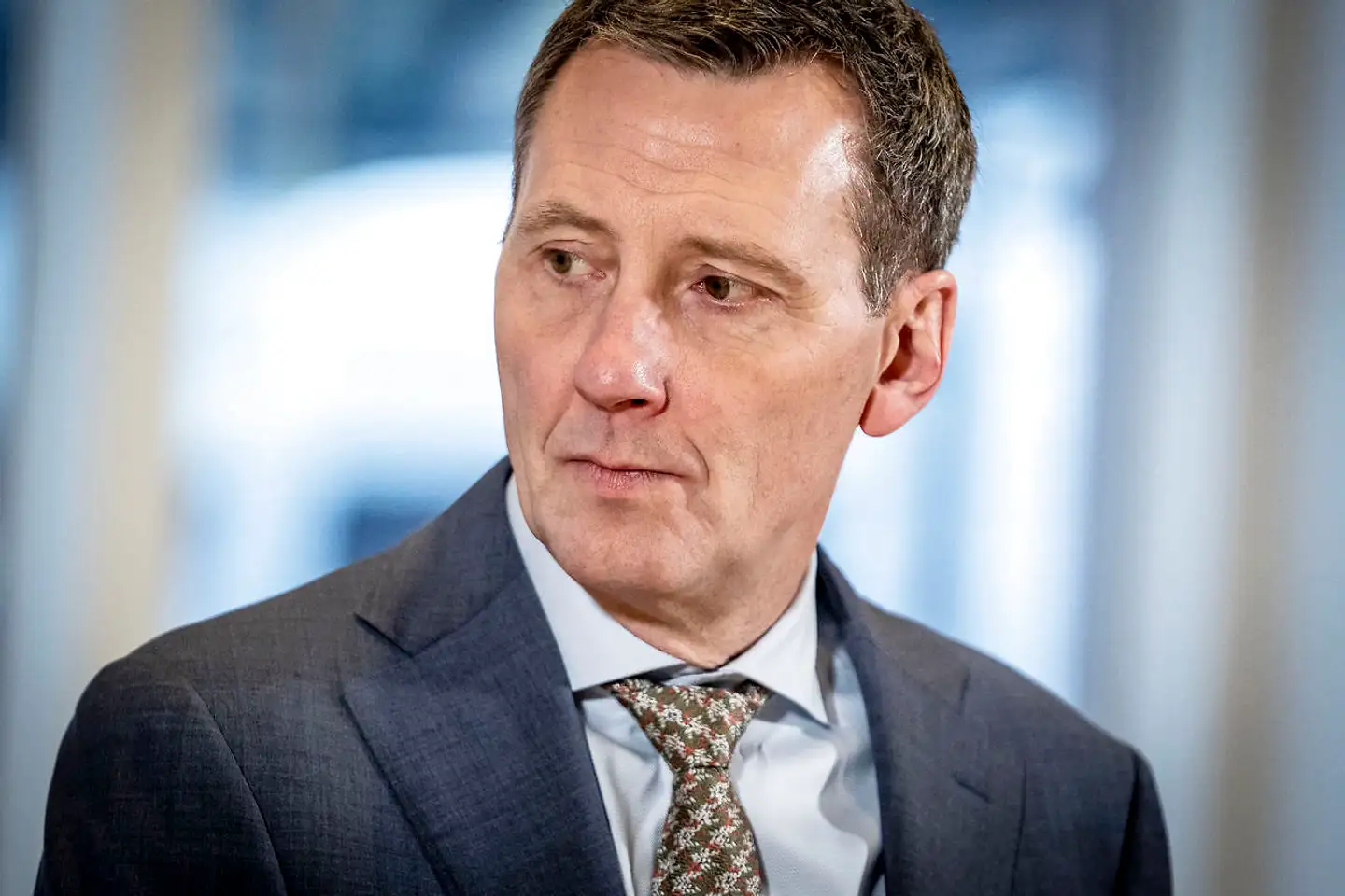 De Radikale, SF og Enhedslisten retter alle en skarp kritik mod justitsminister Nick Hækkerup for det lovforslag om logning, som han har sendt i Folketinget. Det viser ifølge Eva Flyvholm (EL), at ministeren er på et »korstog« mod menneskerettighederne.