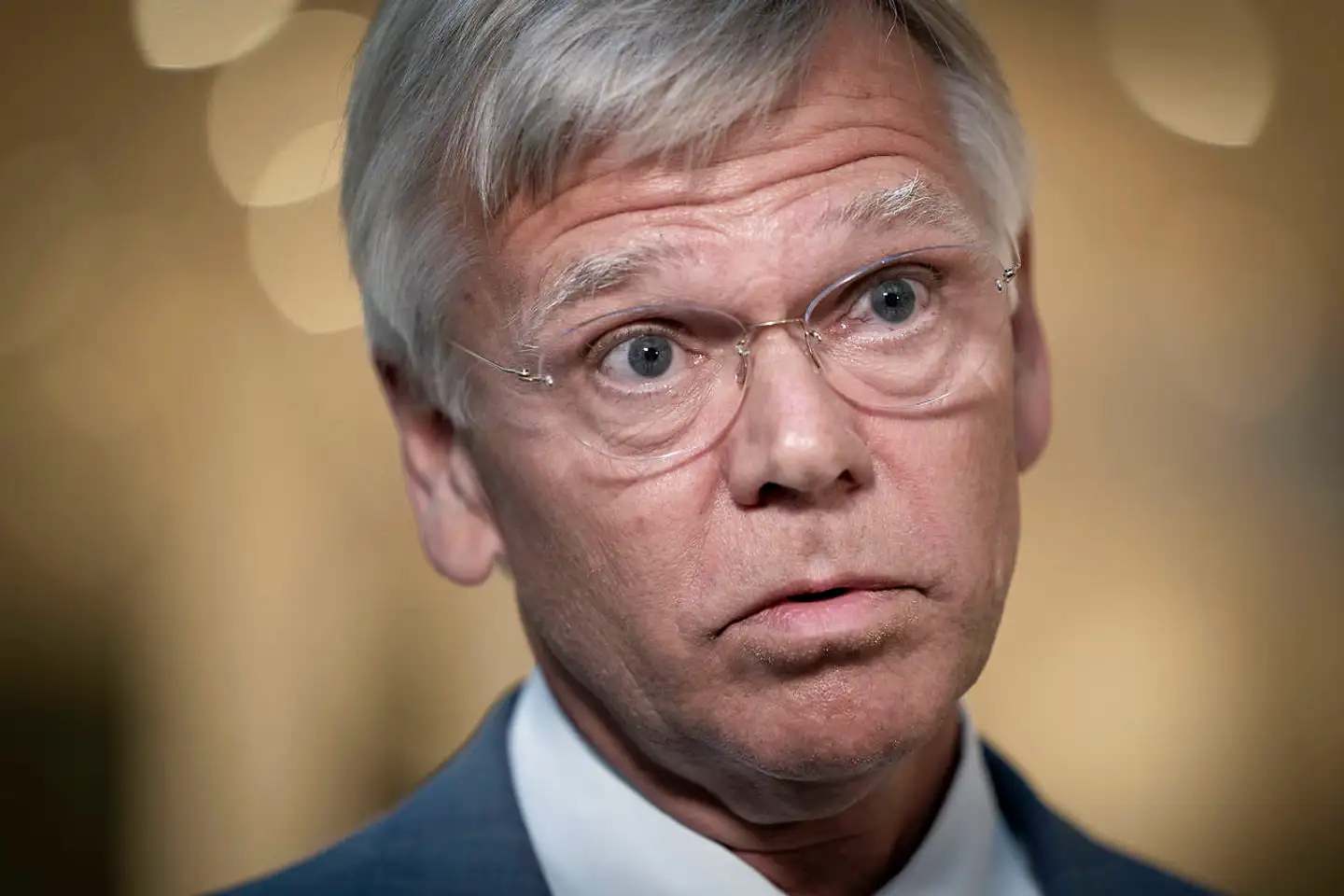 Man kan godt forstå, at Dybvad løfter øjenbrynene. Han har én eneste bestyrelsespost. Den afgående formand i Arbejdernes Landsbank, Per Christensen, væltede sig i poster.