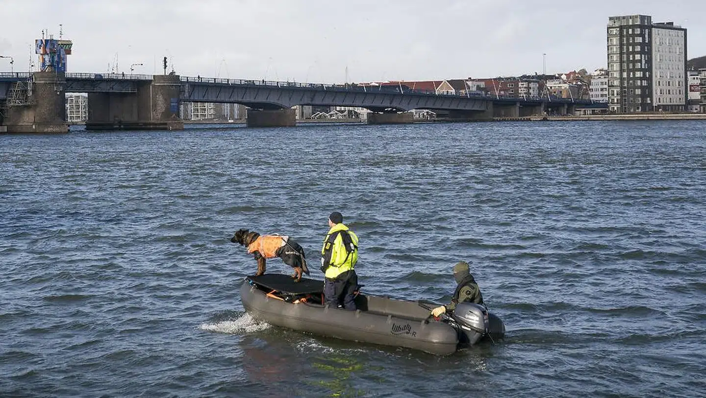 Nordjyllands Politi ledte blandt andet ved hjælp af hunde efter 21-årige Oliver i Limfjorden.