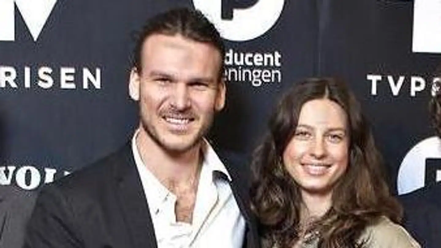 Mikkel Beha Erichsen, Emil Midé Erichsen med kæresten Louise og Theis Midé Erichsen med kæresten Ida til Tv-Prisen i 2018.