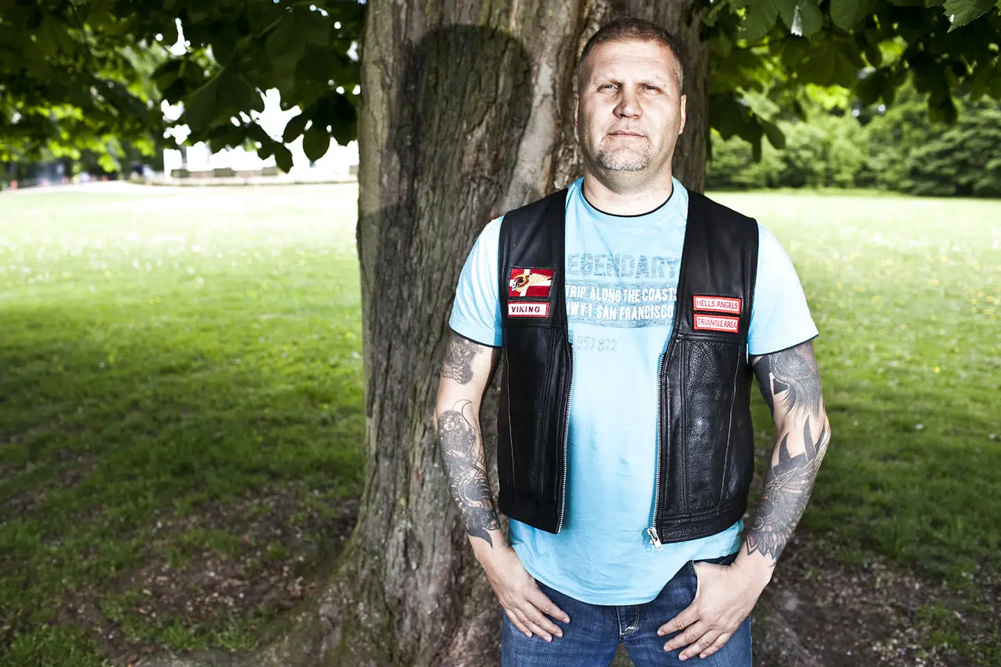 Jønke fotograferet i idylleriske omgivelser i 2010. Nu bliver HA-tattoveringerne på begge underarme fjernet.