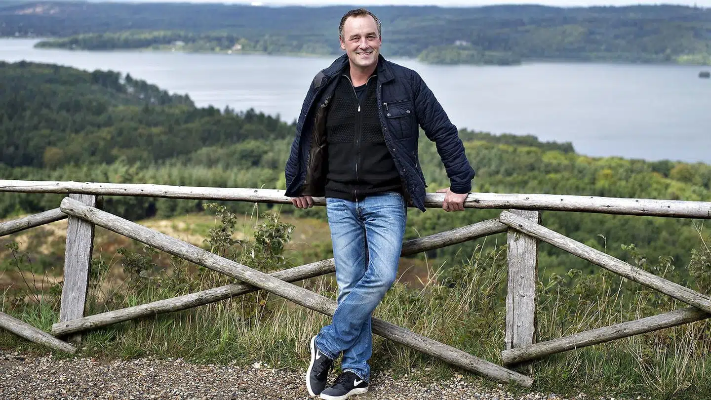 ARKIV. Peter Ingemann ved Himmelbjerget med Silkeborgsøerne i baggrunden, som han generelt har haft adresse nær ved gennem årene.