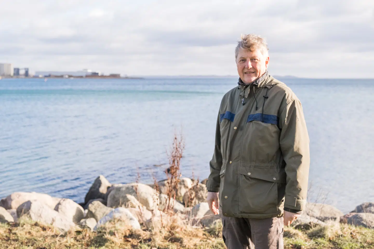 Så langt rækker havnen ud i Aarhus-bugten i dag Asger Muurholm håber virkelig ikke, at havneudvidelsen bliver en realitet, så den kommer til at fylde endnu mere. Foto: Byrd / Jiri Thomas Kjeldgaard