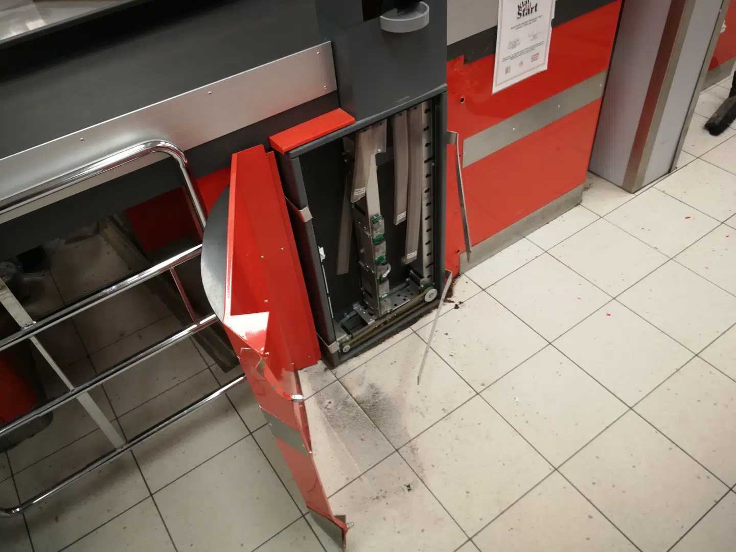 En smadret safepay-maskine.